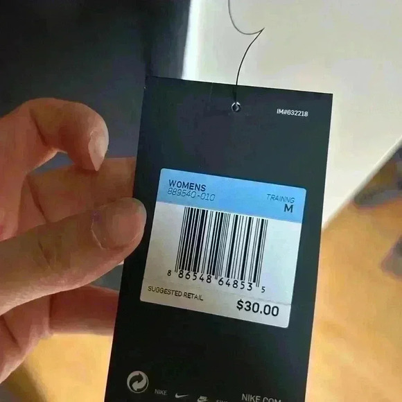 Nike women’s athletic short sleeve tee, black, medium - Picture 2 of 4